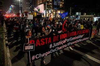 Manifestantes realizam protesto contra violência policial em São Paulo