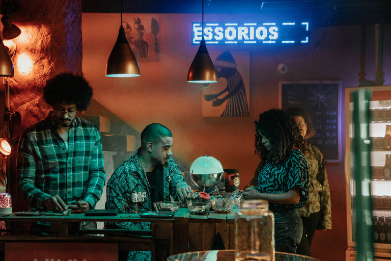 Série brasileira da HBO sobre legalização da maconha estreia nova temporada  em julho; veja primeiros pôsteres – Metro World News Brasil