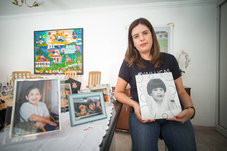 A advogada Alessandra Begalli Zamora lidera um movimento chamado Vai Lucas, que visa conscientizar as pessoas para os perigos do engasgamento em crianças