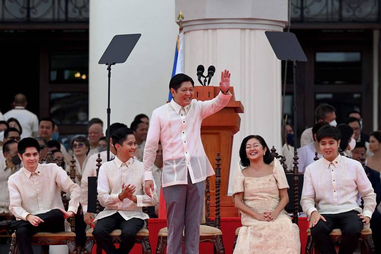 Posse de presidente nas Filipinas e mundial de natação; veja fotos de hoje