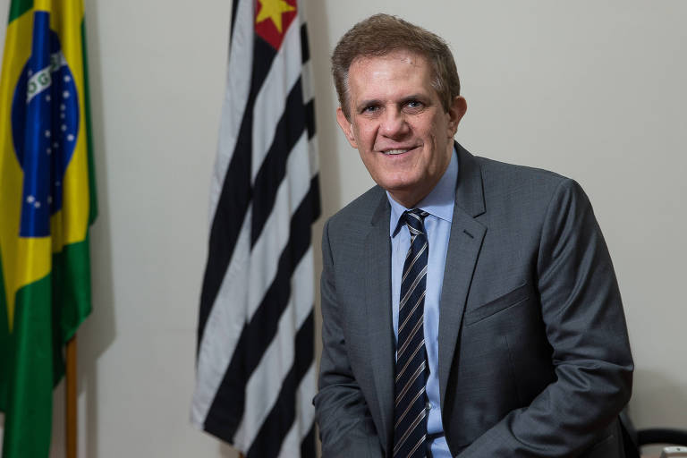 O novo secretário de Educação de São Paulo, Hubert Alquéres, em seu gabinete