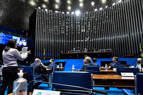 Senado aprova PEC que autoriza bilhões para caminhoneiros, taxistas e Auxílio em ano eleitoral
