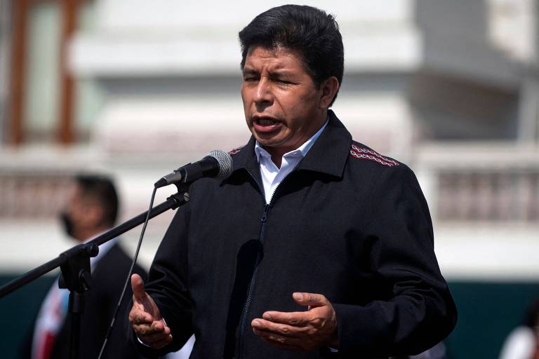 Presidente do Peru deixa o próprio partido, que passa para a oposição