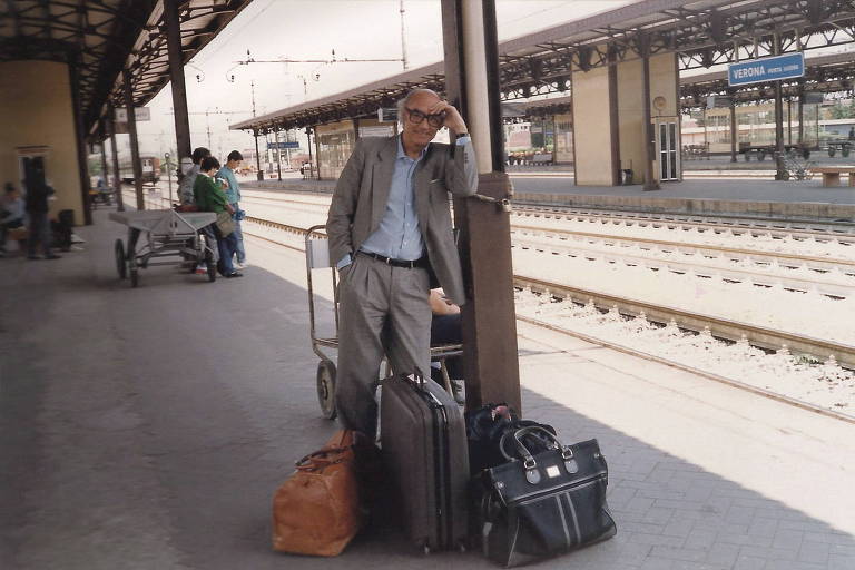 O escritor José Saramago em fotografia do álbum biográfico 'Saramago - Os Seus Nomes', que sai pela Companhia das Letras