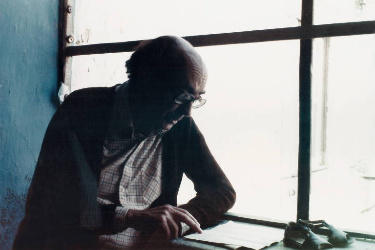 Conheça o álbum biográfico de José Saramago