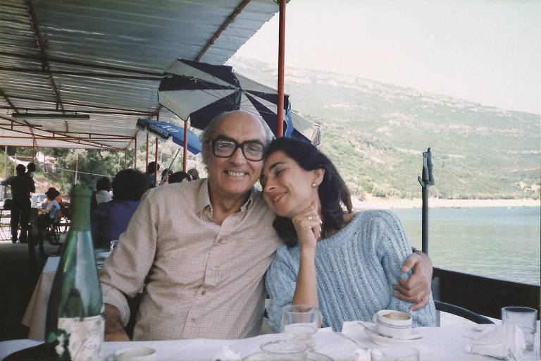 O escritor José Saramago e a mulher, Pilar del Río, em fotografia do álbum biográfico 'Saramago - Os Seus Nomes'