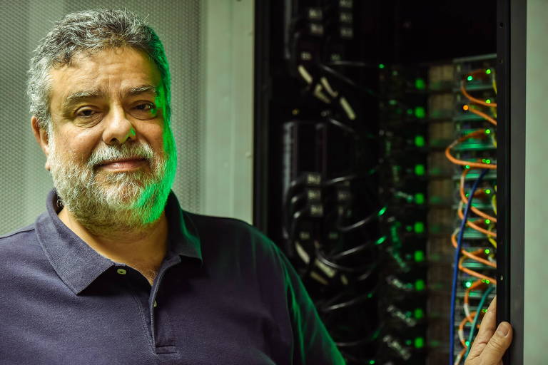 Sérgio Novaes, físico da Unesp, fez parte da colaboração internacional ligada ao LHC (Large Hadron Collider), grande acelerador de partículas do Cern que fez a descoberta do bóson de Higgs, e foi o primeiro no Brasil a escrever um artigo sobre o bóson