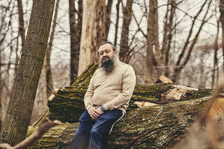 Dr. Vladimir Zelenko, who claims to have cured hundreds of coronavirus patients using a treatment that includes the antimalarial drug hydroxychloroquine, outside his office in Monsey, N.Y., March 30, 2020. (Bryan Derballa/The New York Times)