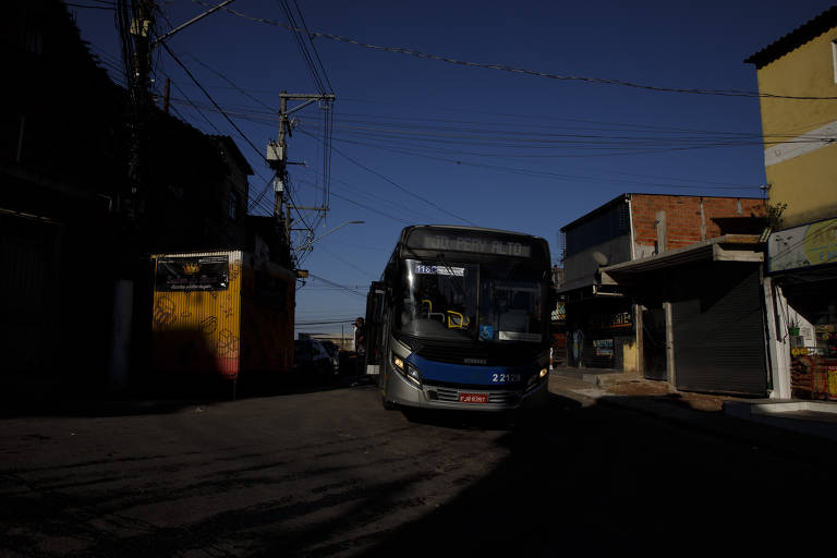 Com destino ao centro, as linhas de ônibus que partem do Jardim Peri são mais lentas que bicicletas