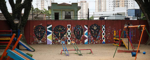 SAO PAULO/ SP, BRASIL, 13-11-2019: Atividade do projeto Azizi Abayomi na escola municipal Nelson Mandela.   (Foto: Zanone Fraissat/Folhapress, COTIDIANO)***EXCLUSIVO****