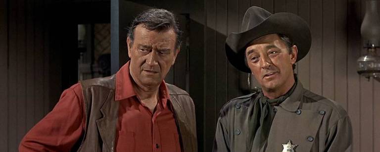 Os atores John Wayne e Robert Mitchum em cena de 'El Dorado' (1966)