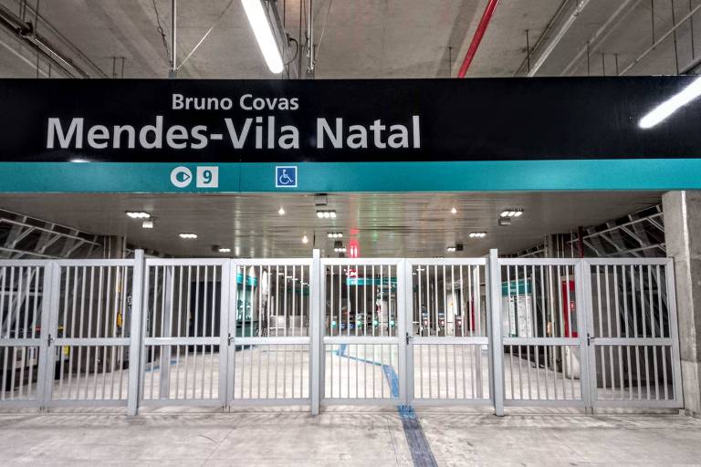Imagem mostra portões fechados na estação Bruno Covas Vila Natal 