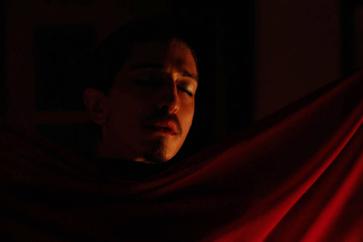 Johnny Massaro vive gay com HIV em filme 'Os Primeiros Soldados', sobre a luta LGBT - UOL