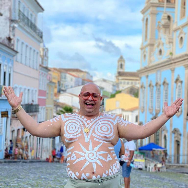 Quem é Abdiás Melo, humorista que viralizou no aeroporto de Lisboa