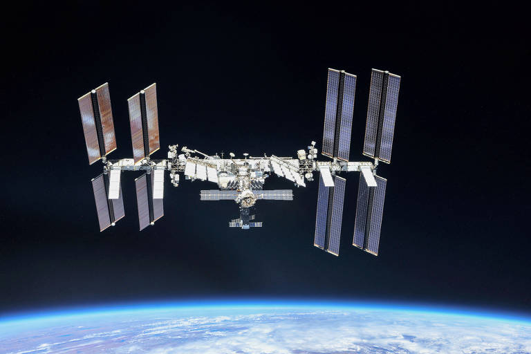 A Estação Espacial Internacional, onde os astronautas pesquisados ficaram de 4 a 7 meses