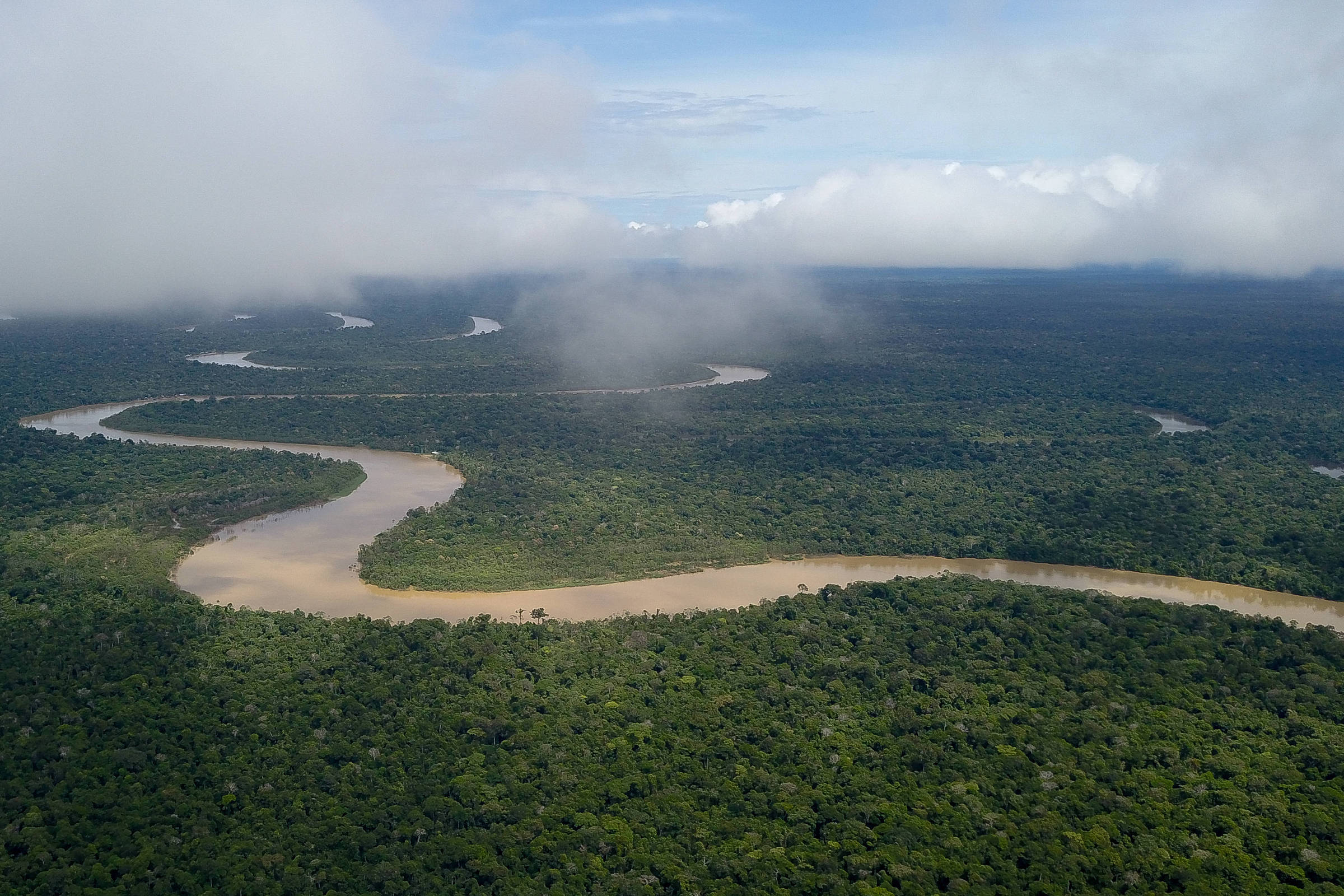 Vale do Javari acumula mortes de crianças indígenas, falta de água e farmácia que parece galinheiro