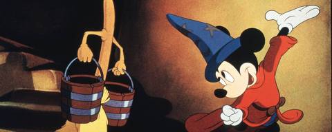 ORG XMIT: 050101_1.tif Mickey Mouse em cena do desenho animado 