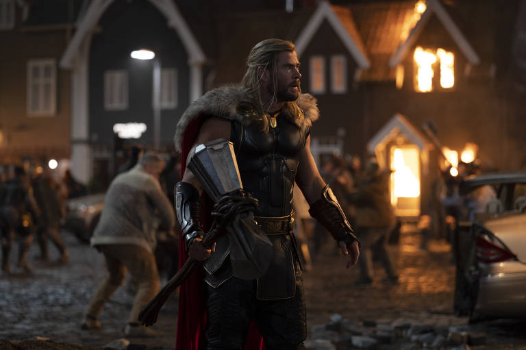 Chris Hemsworth aparece nu em trailer oficial de Thor: Amor e Trovão