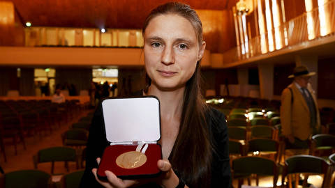 Fields Medals for Mathematics awardee Maryna Viazovska poses with her medal during the prize ceremony at the International Congress of Mathematicians 2022 (ICM 2022) in Helsinki, Finland July 5, 2022. Vesa Moilanen/Lehtikuva via REUTERS ATTENTION EDITORS - THIS IMAGE WAS PROVIDED BY A THIRD PARTY. NO THIRD PARTY SALES. NOT FOR USE BY REUTERS THIRD PARTY DISTRIBUTORS. FINLAND OUT. NO COMMERCIAL OR EDITORIAL SALES IN FINLAND. ORG XMIT: BLR