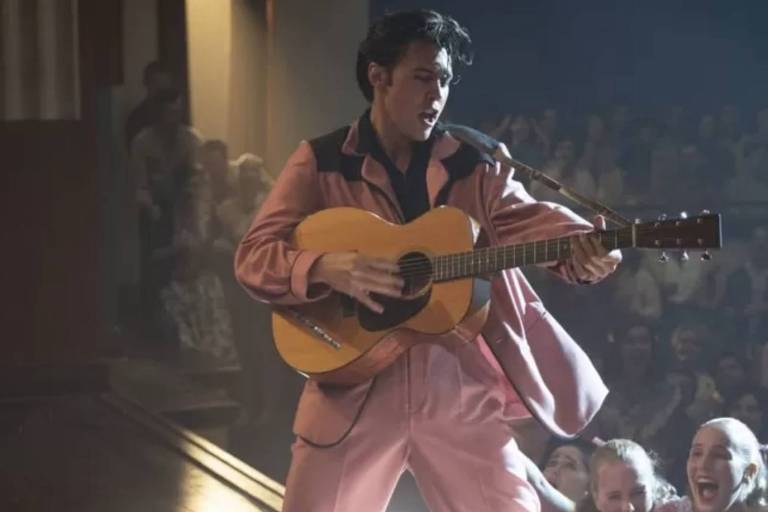 Como Elvis Presley do filme biográfico se compara ao cantor da vida real