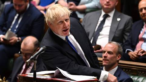 A handout photograph released by the UK Parliament shows Britain's Prime Minister Boris Johnson during prime minister's questions in the House of Commons in London on July 6, 2022. (Photo by JESSICA TAYLOR / UK PARLIAMENT / AFP) / RESTRICTED TO EDITORIAL USE - NO USE FOR ENTERTAINMENT, SATIRICAL, ADVERTISING PURPOSES - MANDATORY CREDIT 