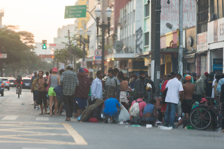 Dependentes químicos migram para a avenida Rio Branco, entre a rua General Osório e a rua dos Gusmões, a uma quadra da praça Princesa Isabel