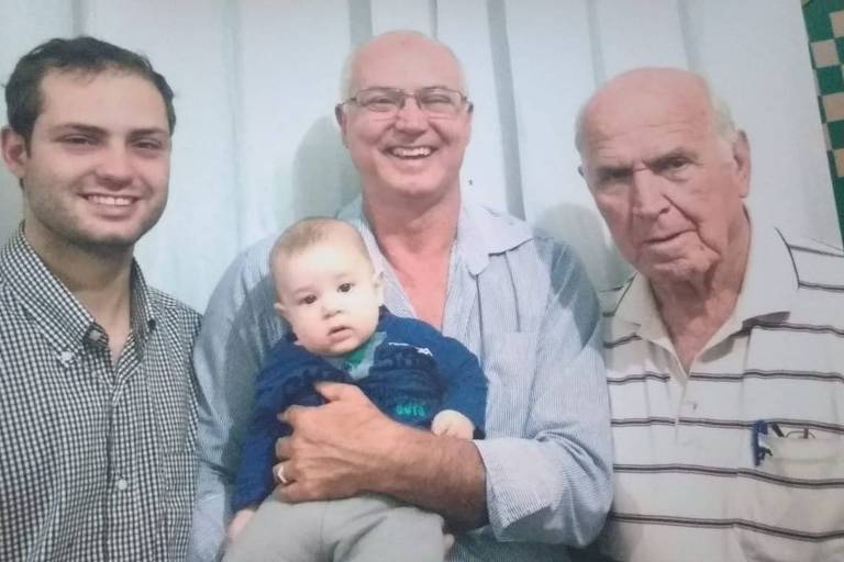 Da direita pra esquerda,  Leonardo Alonso Soler (1940-2022), o filho Aldo, o neto Vinicius e o bisneto José Felipe (ao centro)