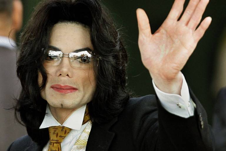 Documentarista que acusa Michael Jackson de pedofilia condena cinebiografia