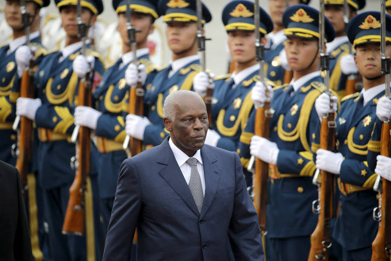 José Eduardo dos Santos, presidente de Angola por quase 40 anos, morre aos 79