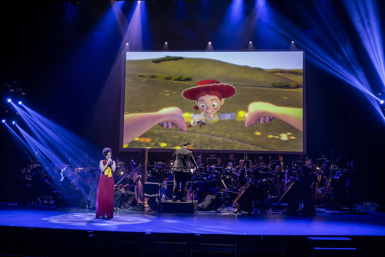 Cantora apresenta canção da personagem Jessie, de 'Toy Story 2'