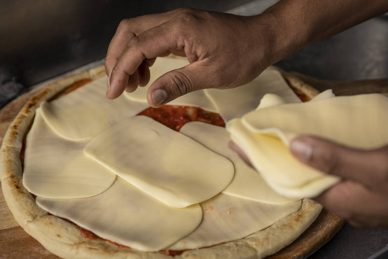 O brasileiro premiado por fazer 'melhor pizza da Europa fora da Itália' -  BBC News Brasil
