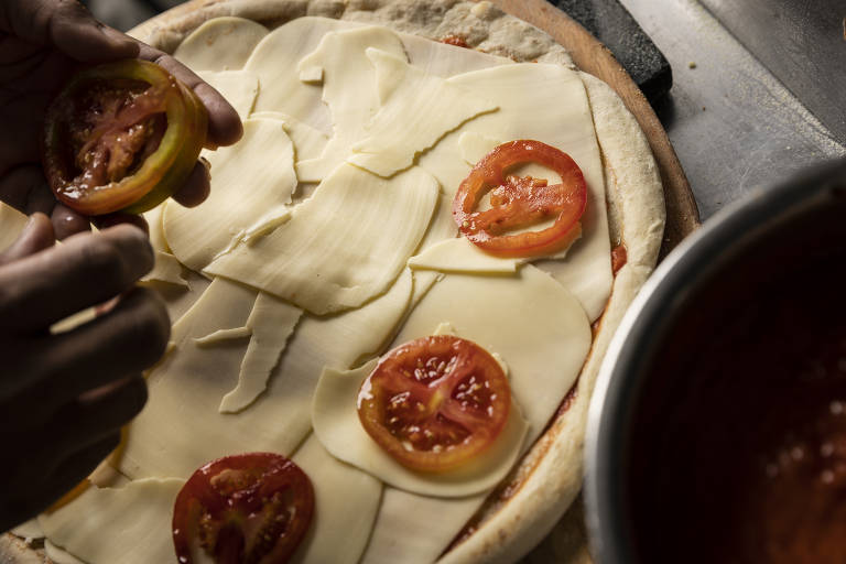 O brasileiro premiado por fazer 'melhor pizza da Europa fora da Itália' -  BBC News Brasil