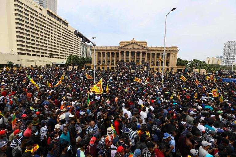 Manifestantes invadem residência do presidente no Sri Lanka