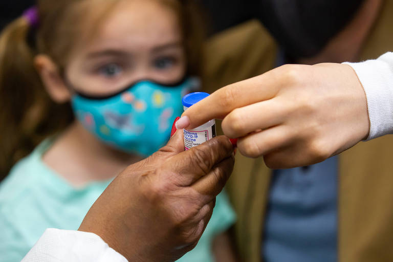 Ao menos 13 países já vacinam crianças menores de 5 anos contra Covid