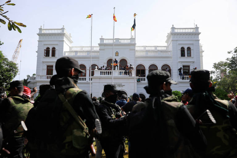 Crise no Sri Lanka se agrava com toque de recolher após fuga do presidente