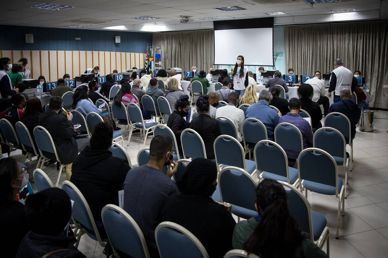 Interessados passam por processo de triagem antes de se candidatar às vagas