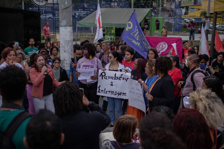 Mulheres durante ato contra a violência obstétrica e estupro e pela dignidade e respeito às mulheres em São João do Meriti, no Rio de Janeiro