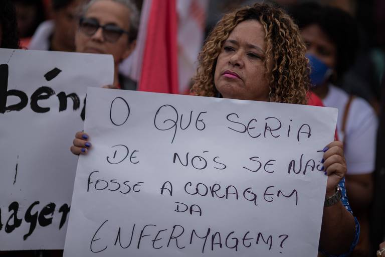 Mulheres se manifestam contra violência obstétrica e estupro no RJ