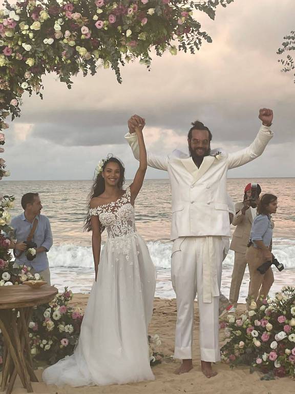 Lais Ribeiro e Joakim Noah se casam em Trancoso na Bahia