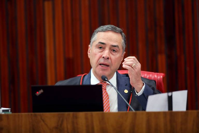 O ministro Luís Roberto Barroso discursa em sessão plenária do TSE (Tribunal Superior Eleitoral). O TSE possui como presidente e vice ministros oriundos do STF. A Corregedoria-Geral da Justiça Eleitoral (CGE) é exercida por um ministro do STJ.