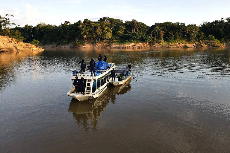 Equipe de vigilância da Univaja (União dos Povos Indígenas do Vale do Javari), na Terra Indígena Vale do Javari