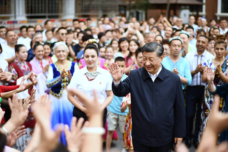 Com repressão contra minorias, Xi reconstrói identidade da China