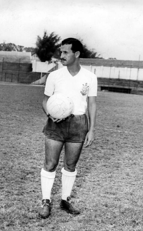 Capadocianas Cláudio Saiu De Santos Todo Dia Para Virar Maior Artilheiro Do Corinthians Fsp 5616