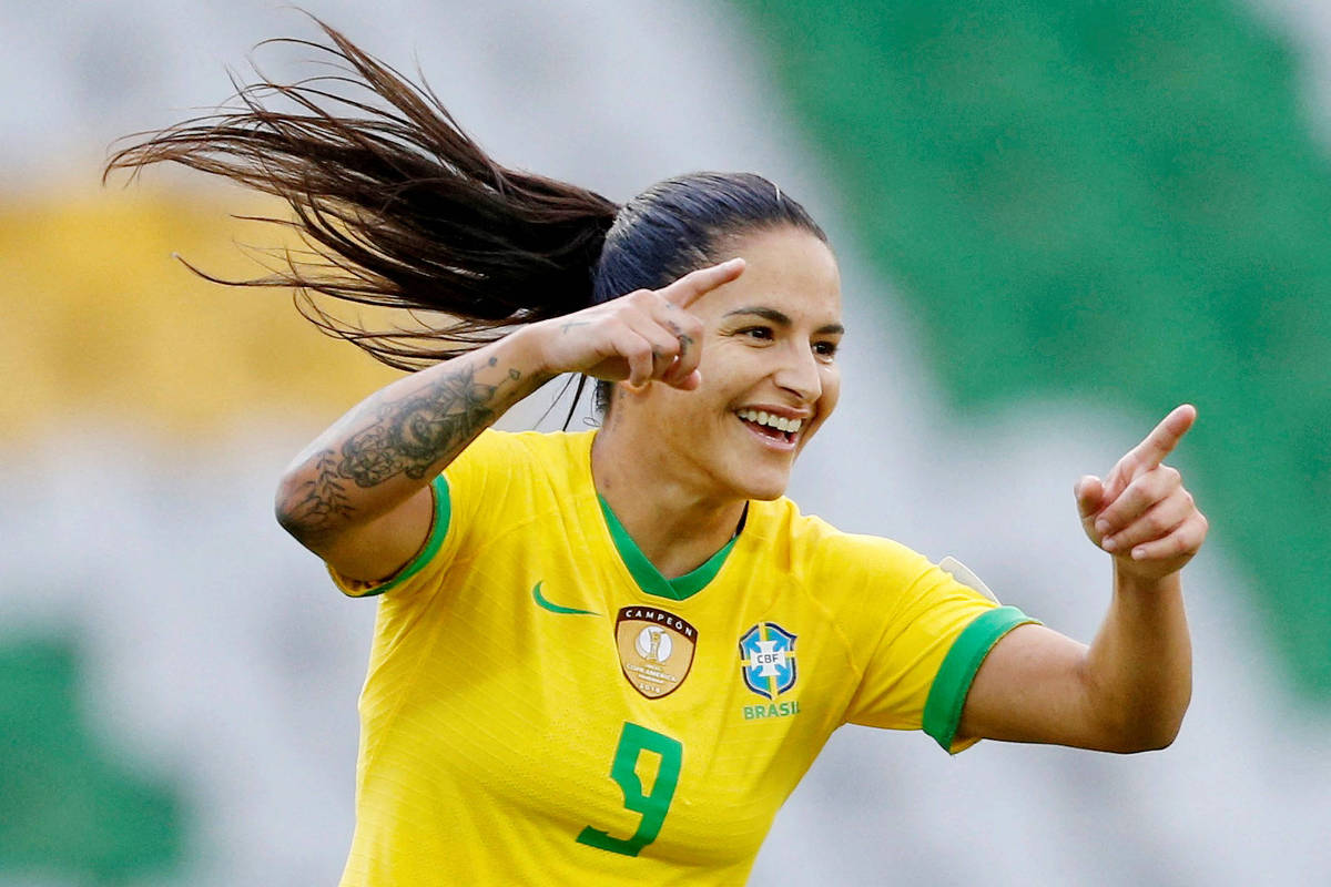 Debinha, atacante da Seleção feminina: Futebol feminino não é