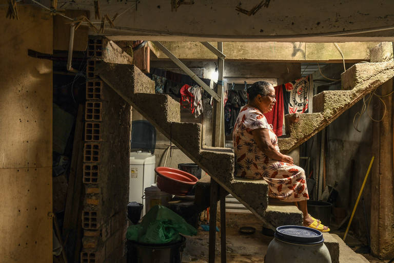 Alaíde e a família acreditam que o aumento de R$ 200 no valor do benefício, que passa a R$ 600, é eleitoreiro. "A gente sabe que isso aí é só para o cara [o presidente Jair Bolsonaro] ganhar [as eleições]", afirma.