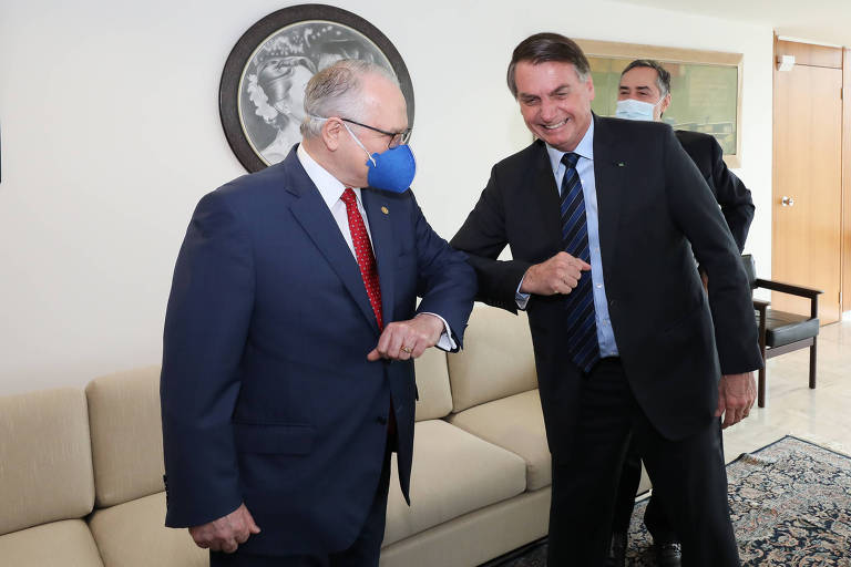 Bolsonaro cita Fachin e diz que fará exposição técnica sobre urnas a embaixadores