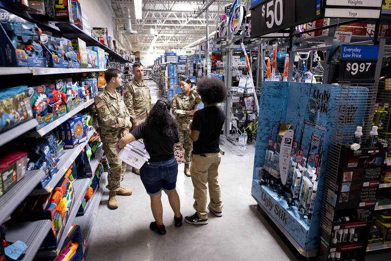 Army recruiters speak to shoppers in a Walmart, in Colorado Springs, Colo., on July 6, 2022. Military recruiters visit shopping centers to look for young people who might consider enlisting. (Michael Ciaglo/The New York Times)
