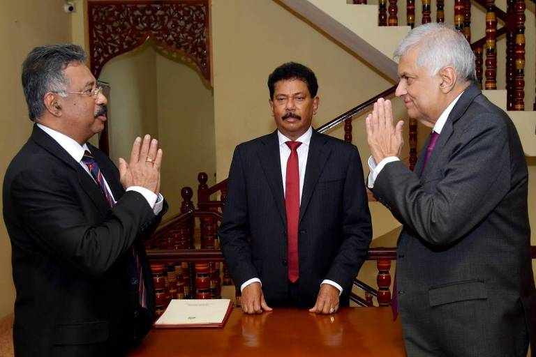 Presidente interino do Sri Lanka diz que antecessor 'escondeu fatos' sobre crise