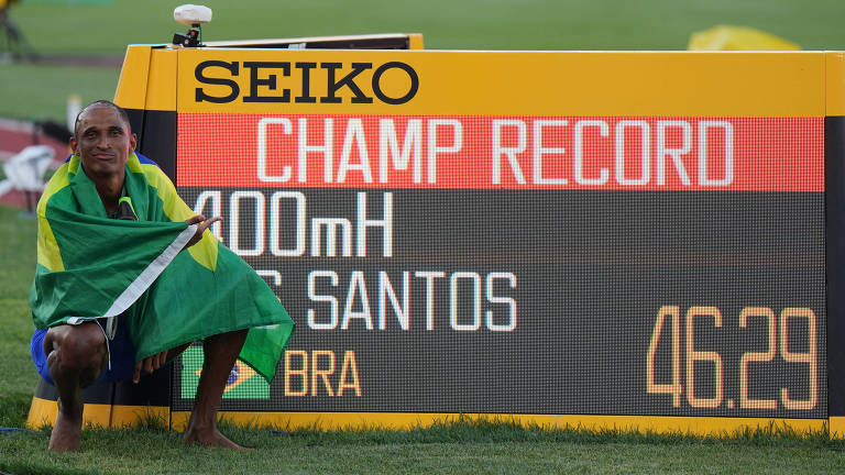 Campeão mundial de xadrez abandona partida contra jovem acusado de