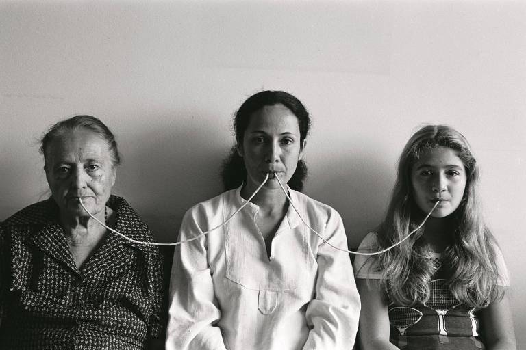 Por um fio, da série Fotopoemação, 1976, Anna Maria Maiolino, exclusivo entretempos
